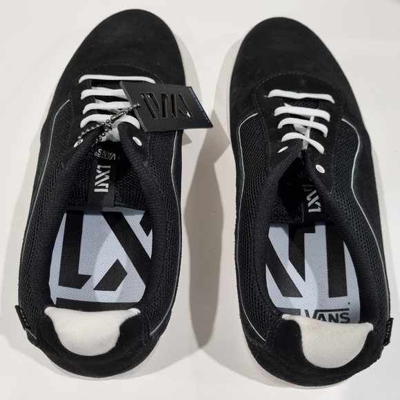 VANS Black and White Sneakers, NWT, Size 9.5 - Picture 3 of 11